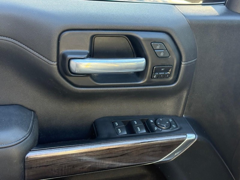 Chevrolet Silverado 1500 Vehicle Full-screen Gallery Image 14