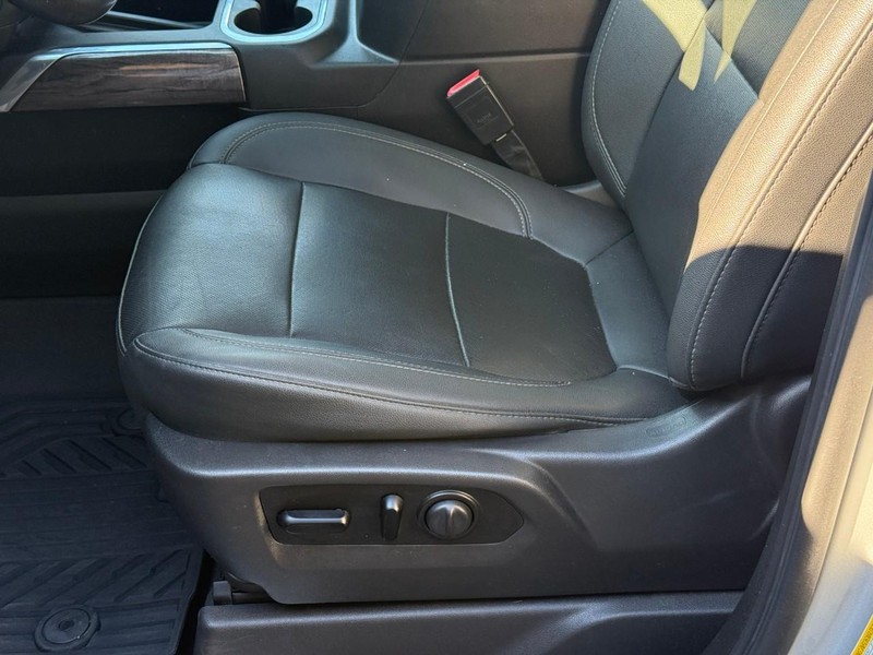 Chevrolet Silverado 1500 Vehicle Full-screen Gallery Image 16