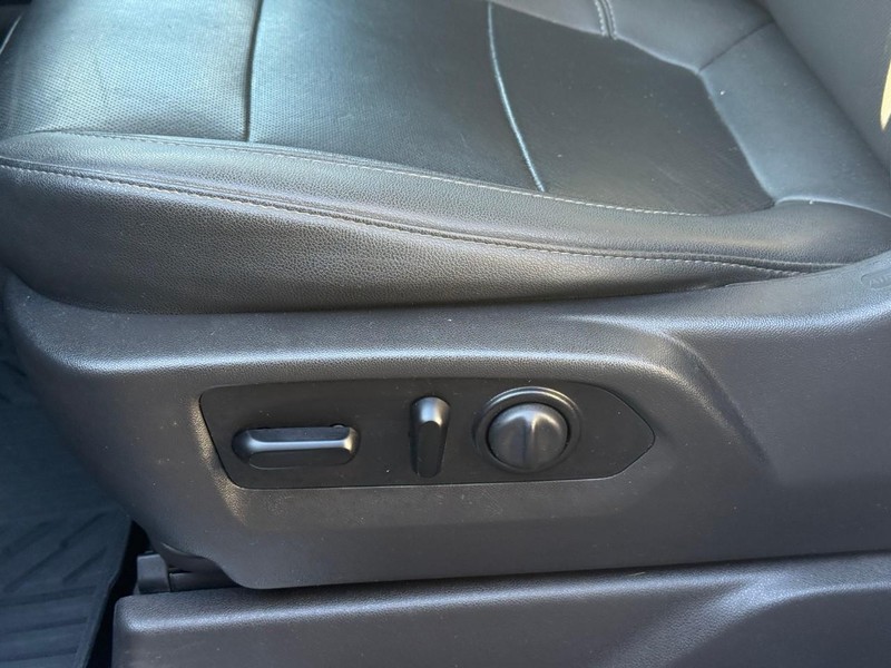 Chevrolet Silverado 1500 Vehicle Full-screen Gallery Image 17