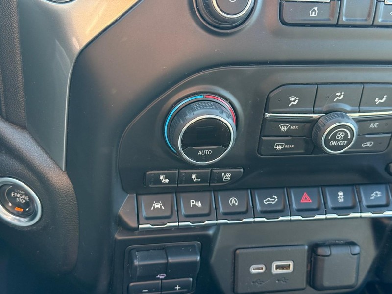 Chevrolet Silverado 1500 Vehicle Full-screen Gallery Image 18