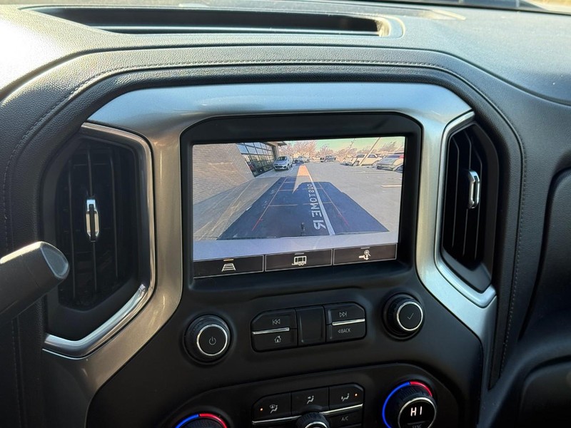 Chevrolet Silverado 1500 Vehicle Full-screen Gallery Image 19