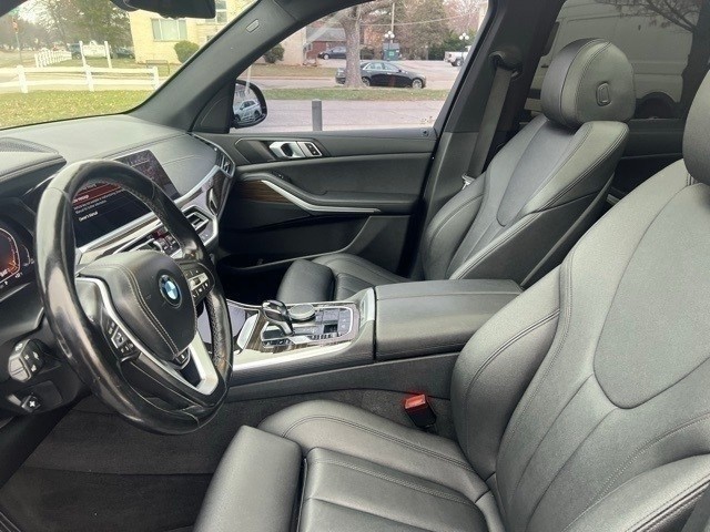 BMW X5 Vehicle Full-screen Gallery Image 05