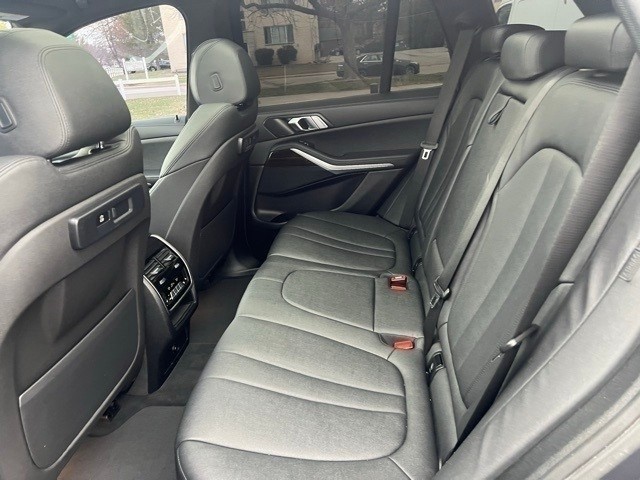 BMW X5 Vehicle Full-screen Gallery Image 10