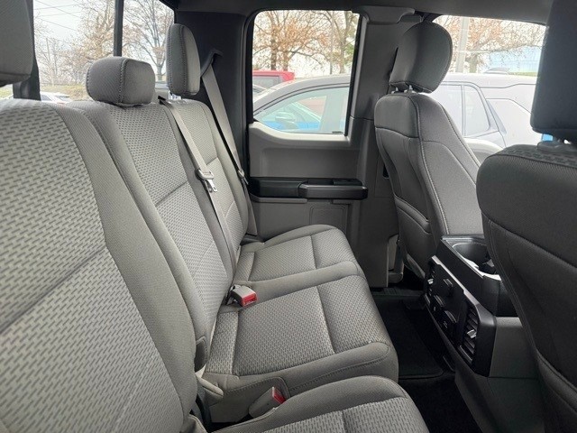 Ford F-150 Vehicle Full-screen Gallery Image 5