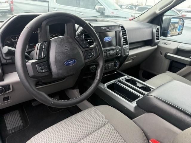 Ford F-150 Vehicle Full-screen Gallery Image 12