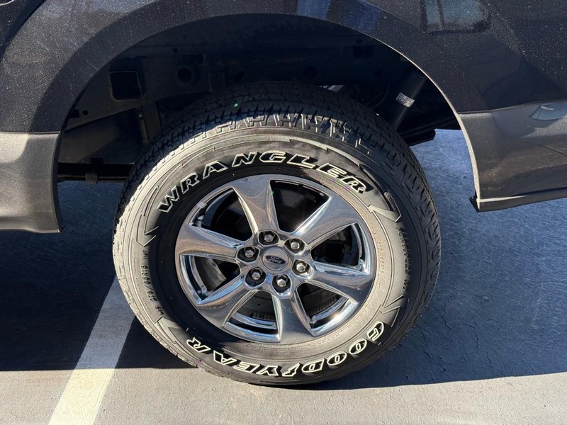 Ford F-150 Vehicle Full-screen Gallery Image 5