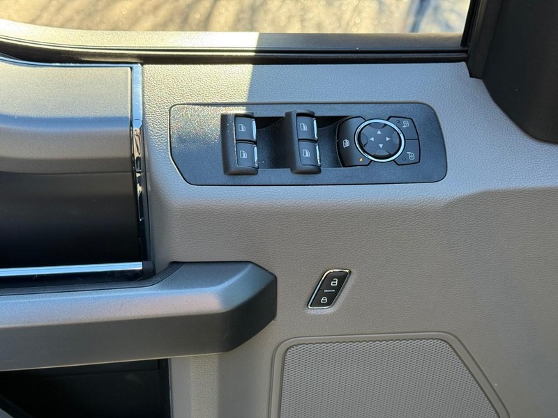 Ford F-150 Vehicle Full-screen Gallery Image 10