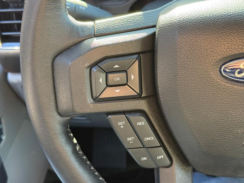 Ford F-150 Vehicle Full-screen Gallery Image 13