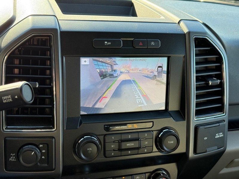 Ford F-150 Vehicle Full-screen Gallery Image 16