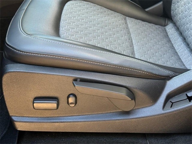 Chevrolet Colorado Vehicle Full-screen Gallery Image 18