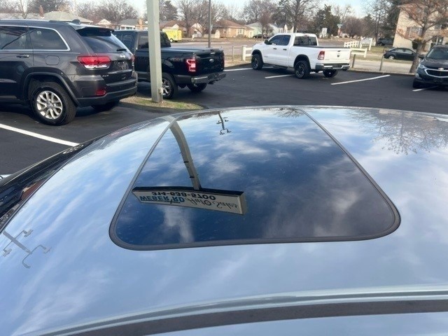 Honda Civic Hatchback Vehicle Full-screen Gallery Image 05