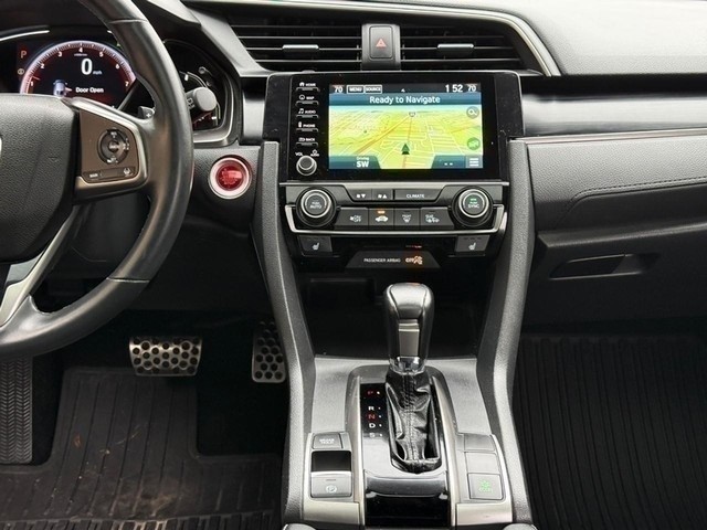 Honda Civic Hatchback Vehicle Full-screen Gallery Image 15