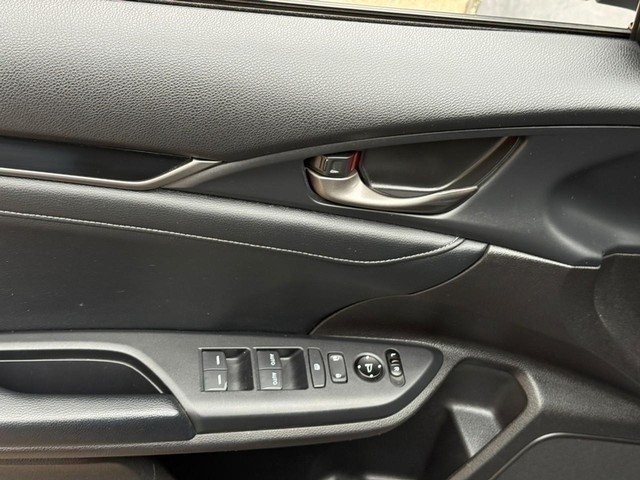 Honda Civic Hatchback Vehicle Full-screen Gallery Image 17