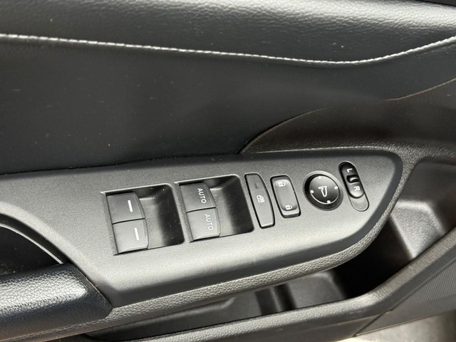 Honda Civic Hatchback Vehicle Full-screen Gallery Image 18