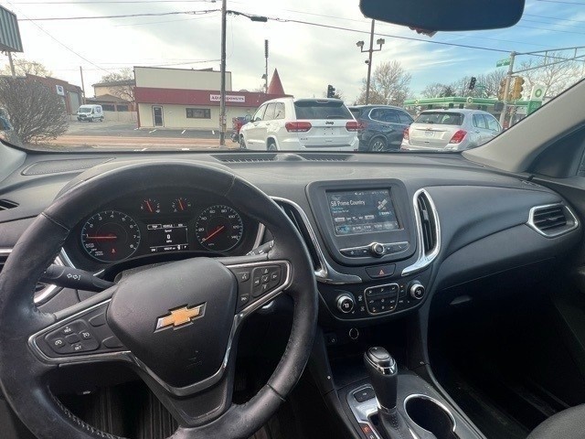 Chevrolet Equinox Vehicle Full-screen Gallery Image 10