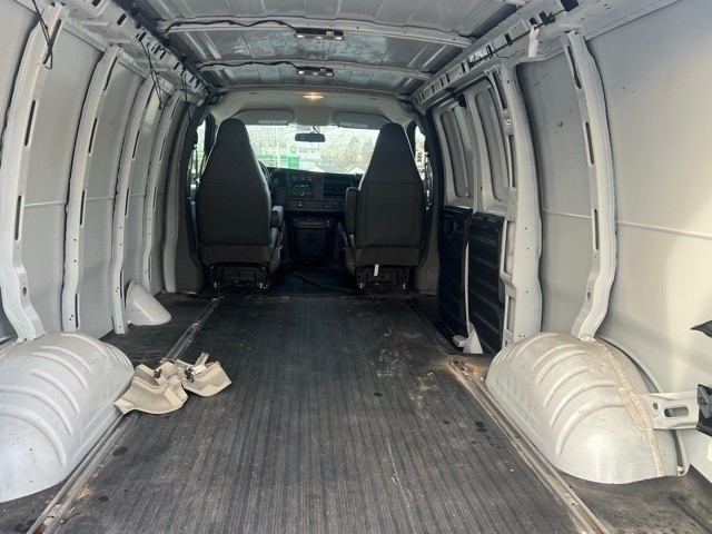 Chevrolet Express Cargo Van Vehicle Full-screen Gallery Image 05
