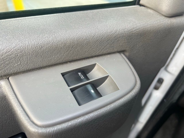 Chevrolet Express Cargo Van Vehicle Full-screen Gallery Image 06