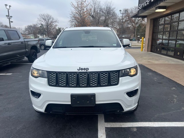 Jeep Grand Cherokee Vehicle Full-screen Gallery Image 2
