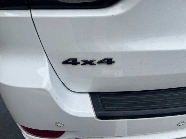 Jeep Grand Cherokee Vehicle Full-screen Gallery Image 7