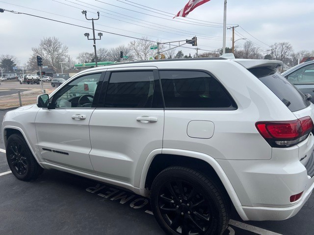 Jeep Grand Cherokee Vehicle Full-screen Gallery Image 8