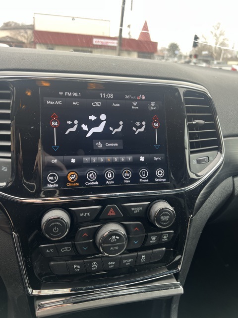 Jeep Grand Cherokee Vehicle Full-screen Gallery Image 11