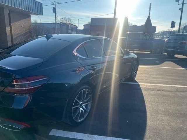 Genesis G70 Vehicle Full-screen Gallery Image 04