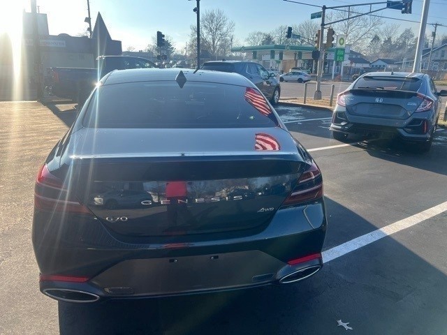 Genesis G70 Vehicle Full-screen Gallery Image 05