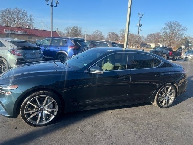 Genesis G70 Vehicle Full-screen Gallery Image 07