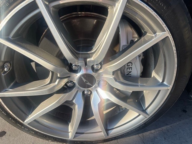 Genesis G70 Vehicle Full-screen Gallery Image 08