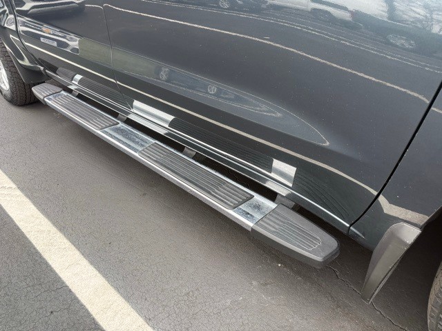 Chevrolet Silverado 1500 Vehicle Full-screen Gallery Image 5