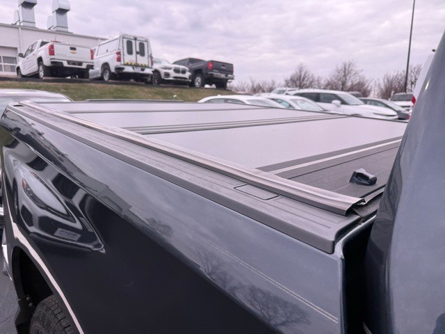 Chevrolet Silverado 1500 Vehicle Full-screen Gallery Image 9