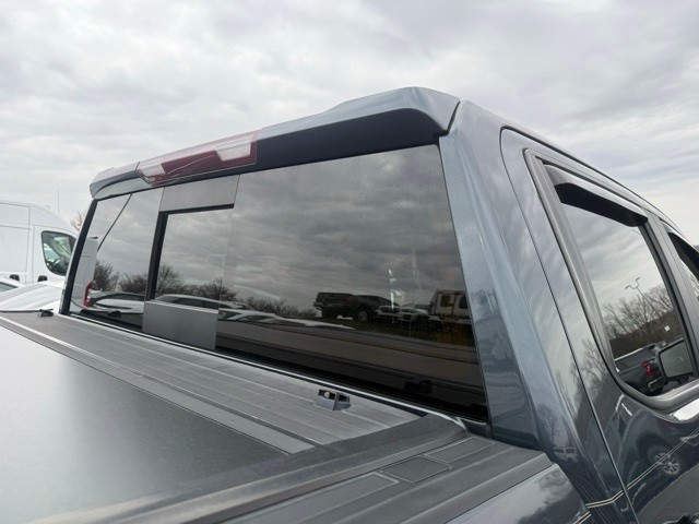 Chevrolet Silverado 1500 Vehicle Full-screen Gallery Image 10