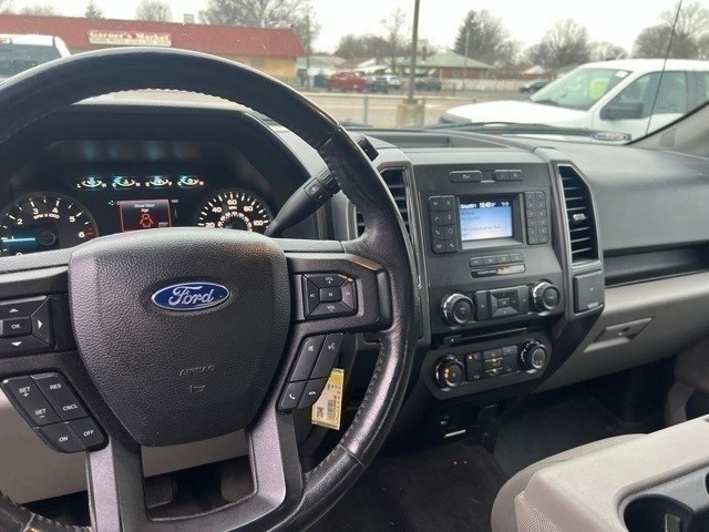 Ford F-150 Vehicle Full-screen Gallery Image 07