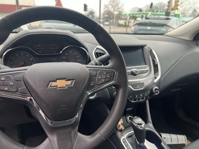 Chevrolet Cruze Vehicle Full-screen Gallery Image 06
