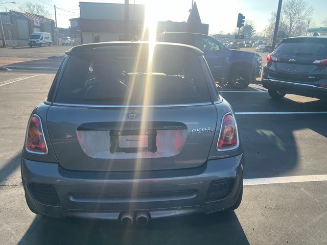 MINI Cooper Hardtop Vehicle Full-screen Gallery Image 4