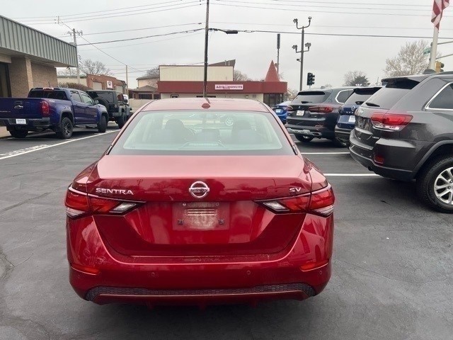 Nissan Sentra Vehicle Full-screen Gallery Image 04