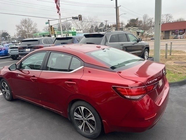 Nissan Sentra Vehicle Full-screen Gallery Image 05