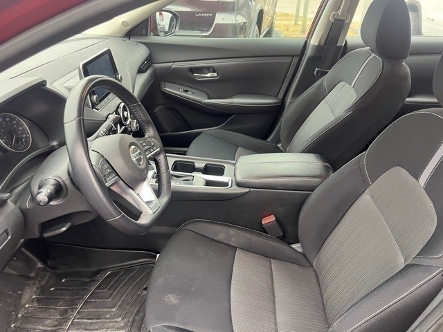 Nissan Sentra Vehicle Full-screen Gallery Image 07