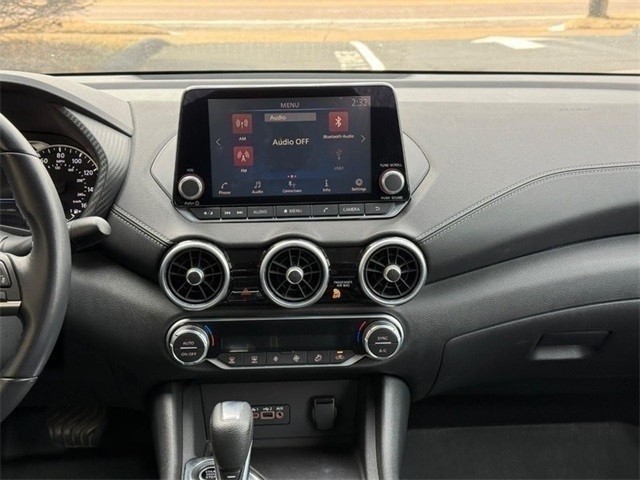 Nissan Sentra Vehicle Full-screen Gallery Image 14