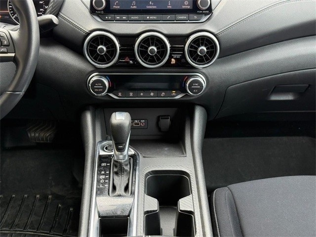 Nissan Sentra Vehicle Full-screen Gallery Image 15