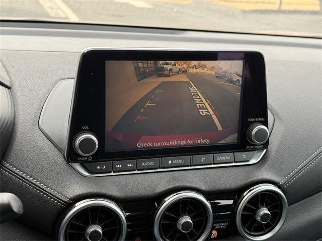 Nissan Sentra Vehicle Full-screen Gallery Image 21