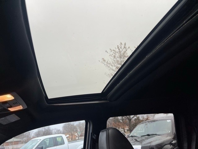 Toyota Tacoma 4WD Vehicle Full-screen Gallery Image 09