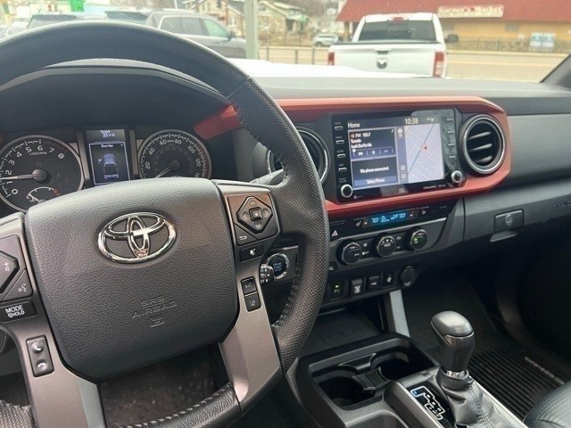 Toyota Tacoma 4WD Vehicle Full-screen Gallery Image 10