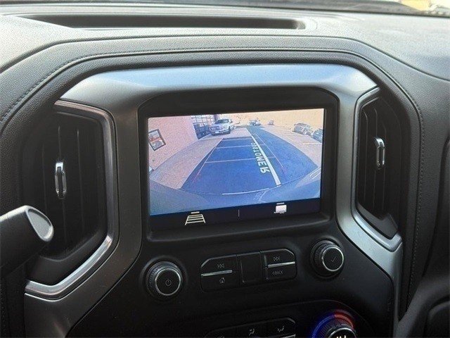 Chevrolet Silverado 1500 Vehicle Full-screen Gallery Image 22