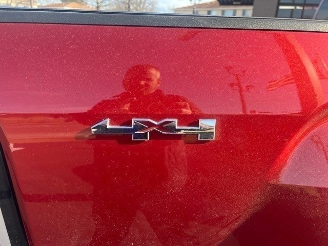 GMC Canyon Vehicle Full-screen Gallery Image 5