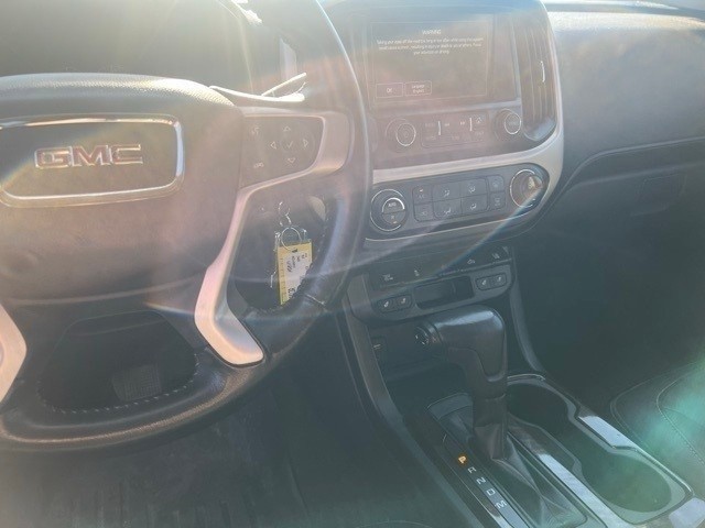 GMC Canyon Vehicle Full-screen Gallery Image 8