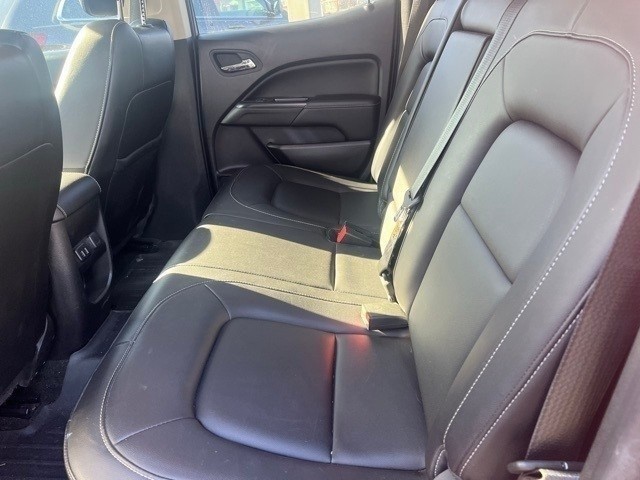 GMC Canyon Vehicle Full-screen Gallery Image 11