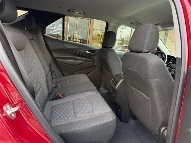 Chevrolet Equinox Vehicle Full-screen Gallery Image 10