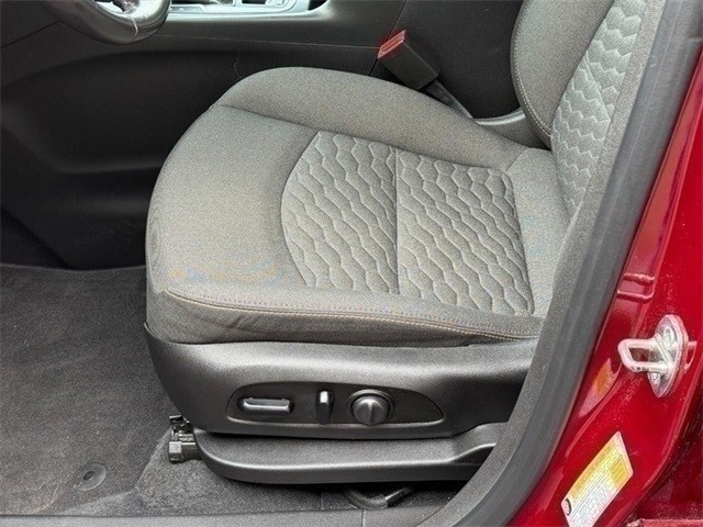 Chevrolet Equinox Vehicle Full-screen Gallery Image 16