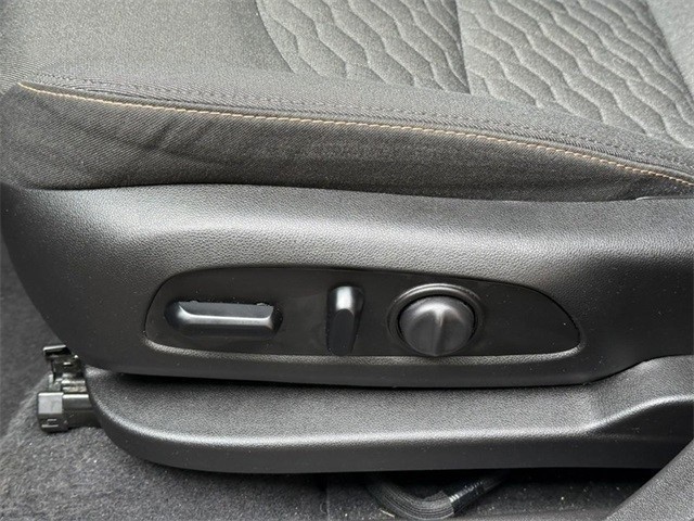 Chevrolet Equinox Vehicle Full-screen Gallery Image 17